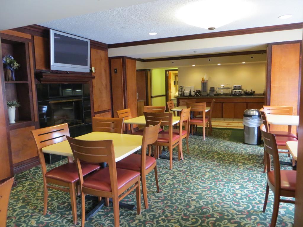 Baymont By Wyndham Kalamazoo East מראה חיצוני תמונה
