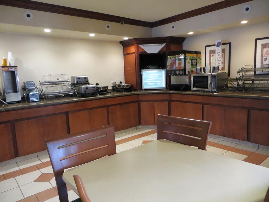 Baymont By Wyndham Kalamazoo East מראה חיצוני תמונה