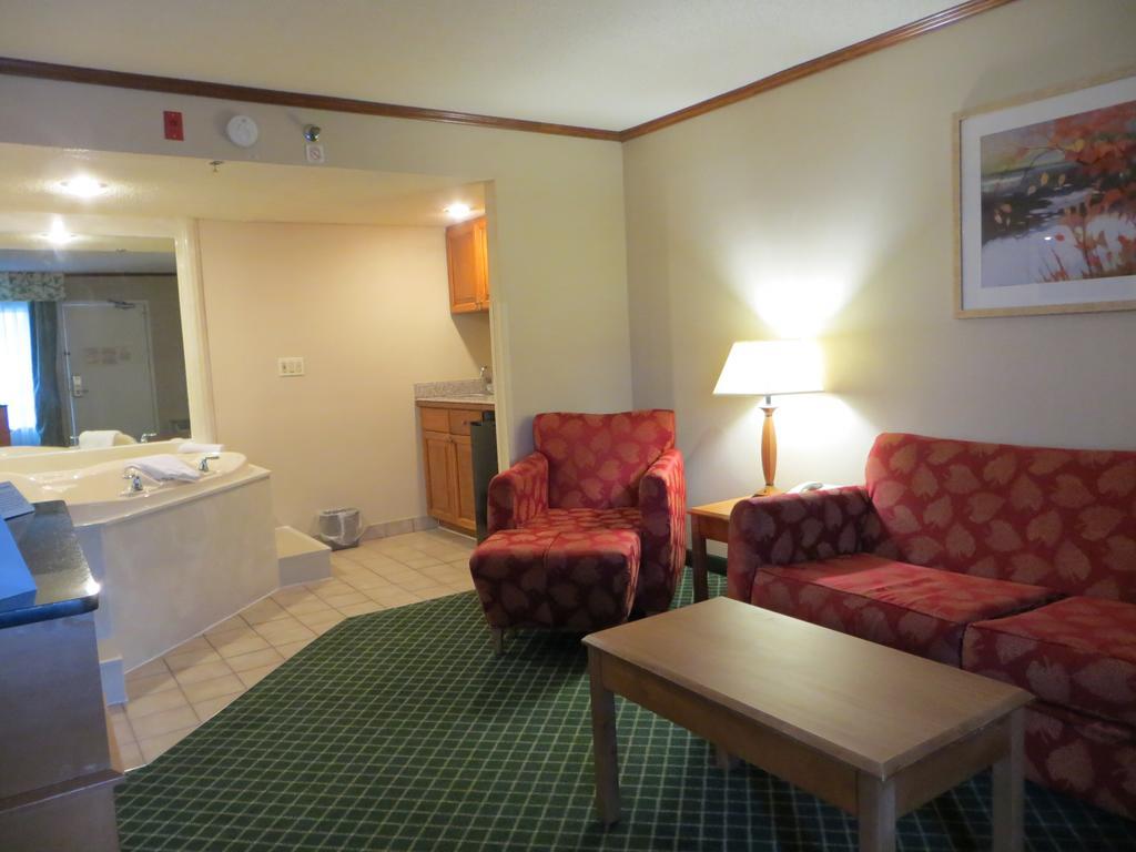 Baymont By Wyndham Kalamazoo East מראה חיצוני תמונה