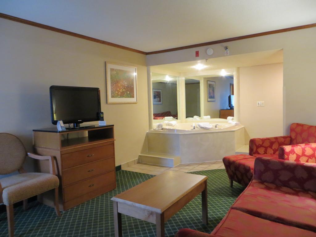Baymont By Wyndham Kalamazoo East מראה חיצוני תמונה
