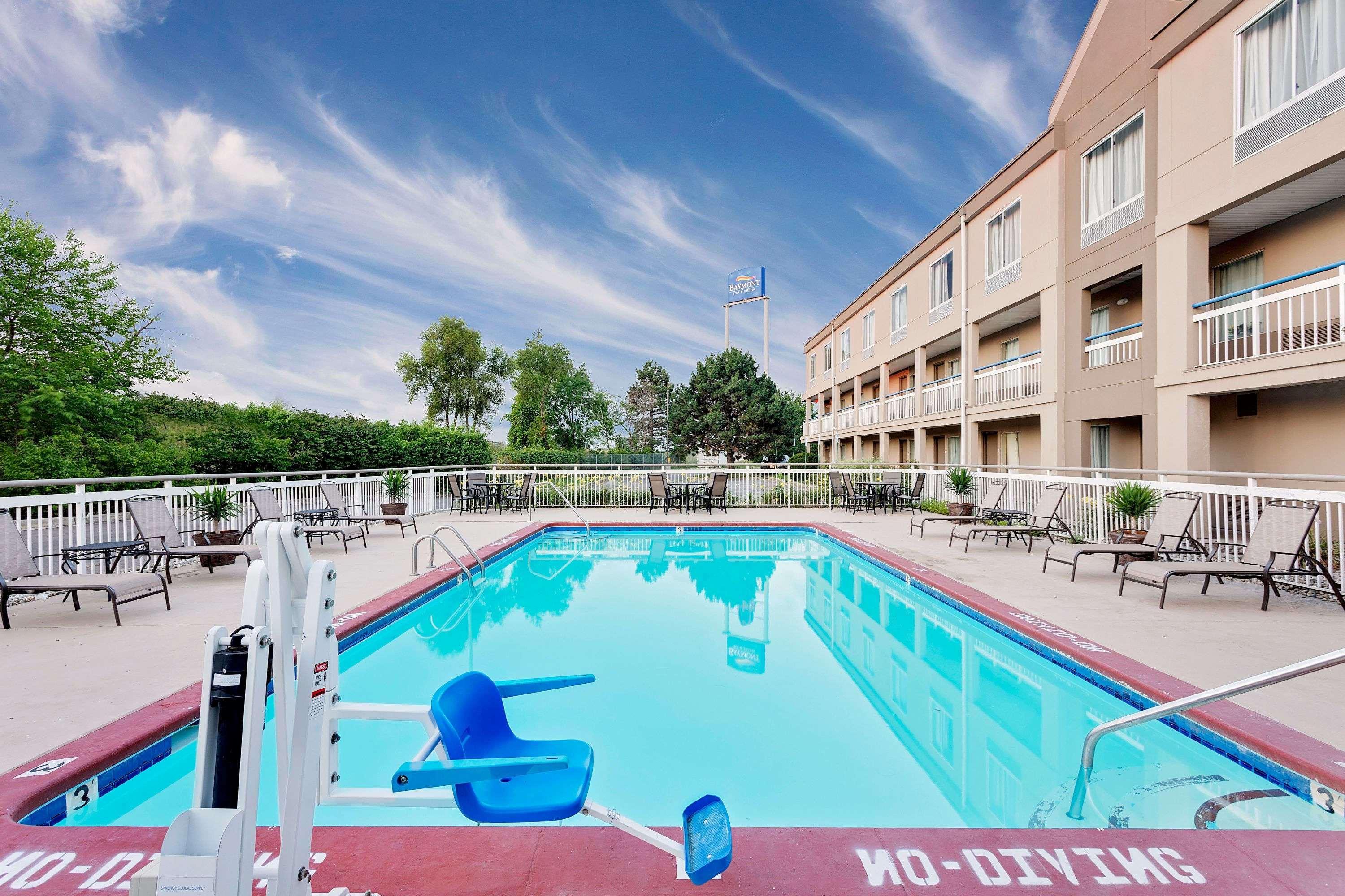 Baymont By Wyndham Kalamazoo East מראה חיצוני תמונה