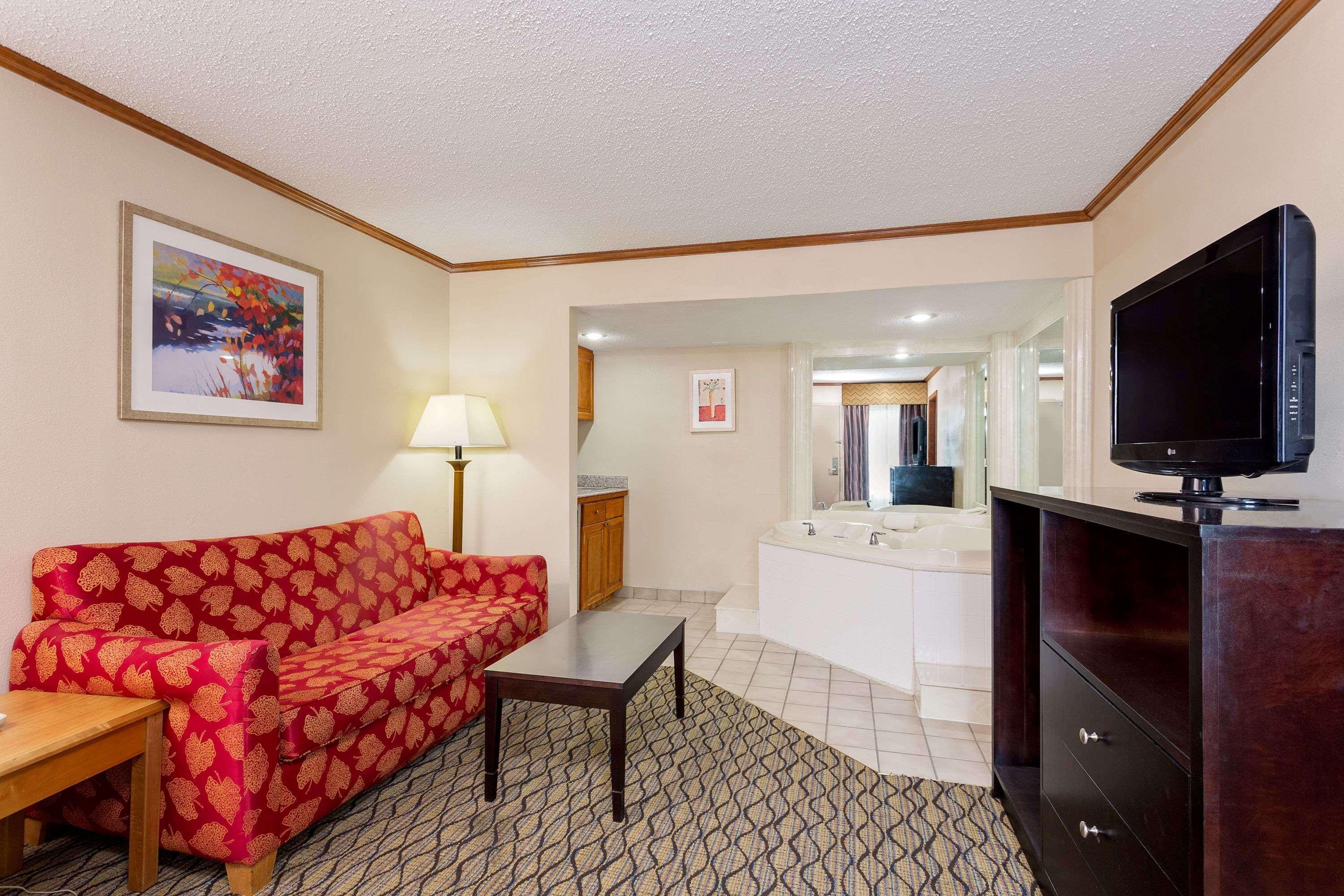 Baymont By Wyndham Kalamazoo East מראה חיצוני תמונה