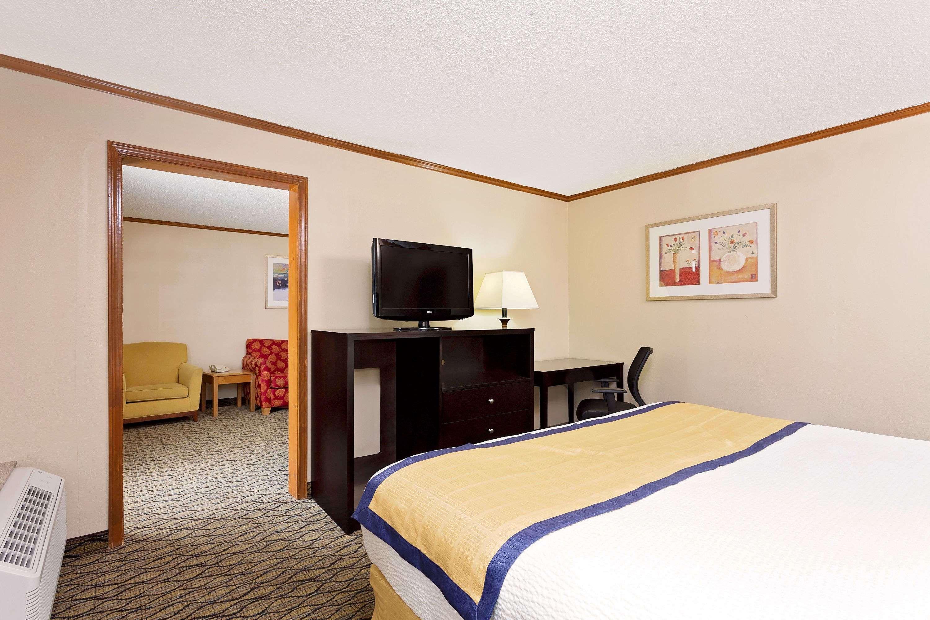 Baymont By Wyndham Kalamazoo East מראה חיצוני תמונה